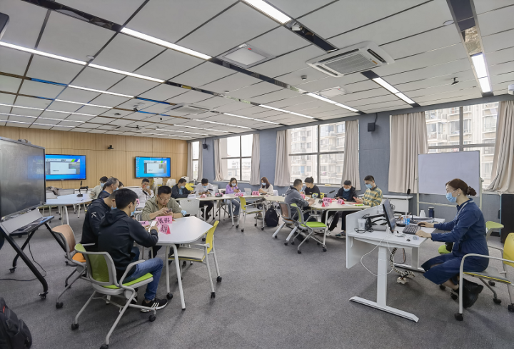 上海工匠學(xué)院新一期工匠學(xué)歷班招生啟動(dòng)，賦能企業(yè)網(wǎng)絡(luò)技術(shù)服務(wù)人才培養(yǎng)